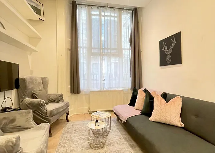 Hyde Park Gate Apartment